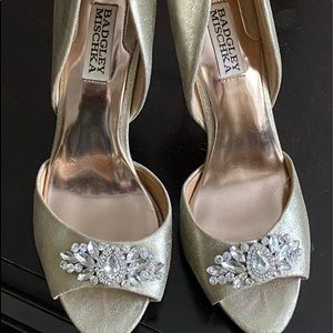 Badgley Mischka gold peep toe heel size 8
